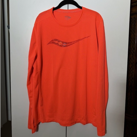 Mens Saucony Stopwatch Graphic Long Sleeve Running Size XL Bright Orange/Red NWT - Picture 1 of 3
